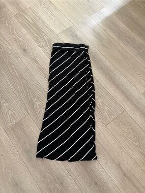 Ava & Viv 3X Black and White Diagonal Stripe Maxi Skirt